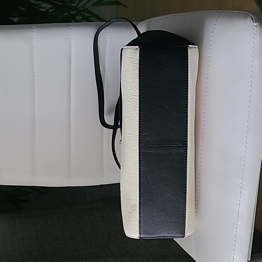 Talbots Elegant Black and White Leather Crossbody/Handbag ❤️ - Picture 3 of 8